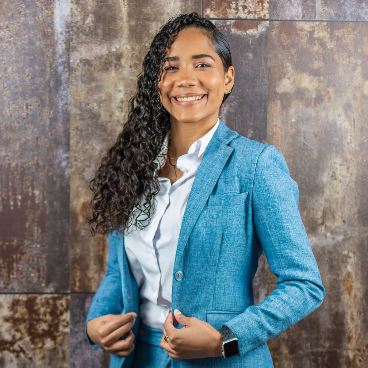 Ashley Mejía is a specialist in Industrial Property.